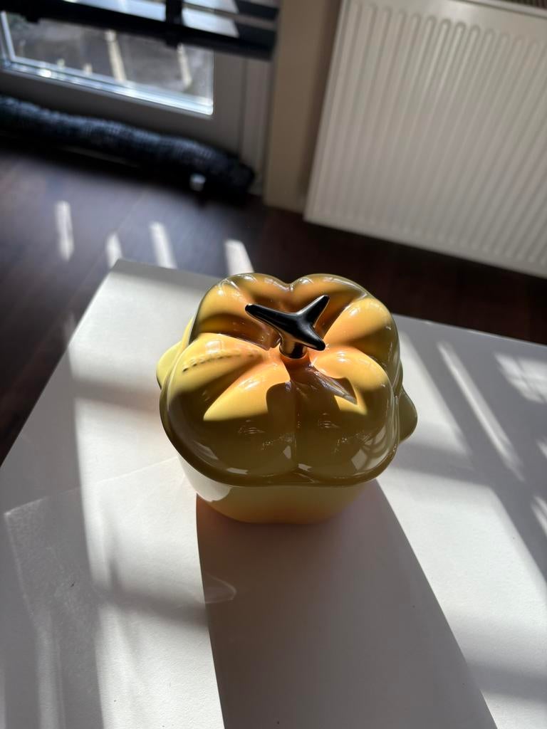 Le creuset paprika mini cocotte geel nieuw, Ophalen of Verzenden, Nieuw, Overige materialen