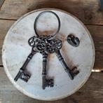 Gietijzeren sleutelbos 3 sleutels aan ring + haakje *Etage3*, ., Ophalen of Verzenden, Zo goed als nieuw, .