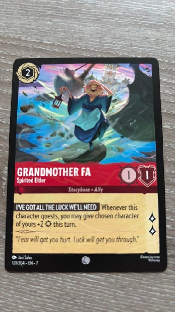 Disney Lorcana Grandmother Fa elder 121-204 7ARI nonfoil, Ophalen of Verzenden, Zo goed als nieuw, Losse kaart