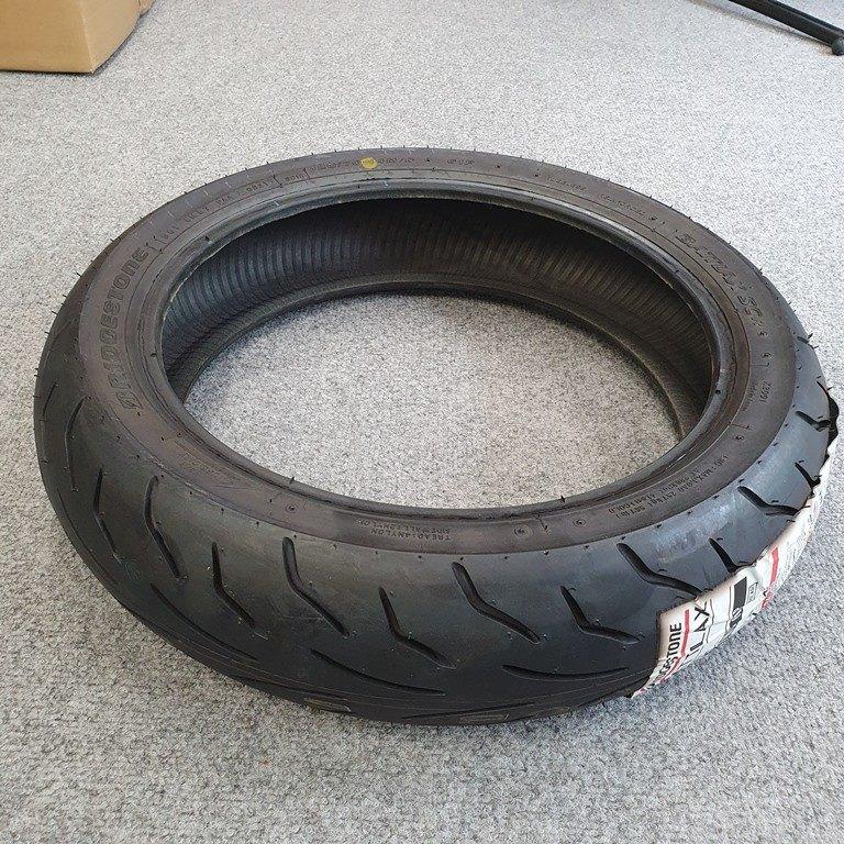 NIEUW Bridgestone Battlax SC 120/70-14 M/C 61P achterband, Motoren, Onderdelen | Honda, Ophalen of Verzenden, Nieuw