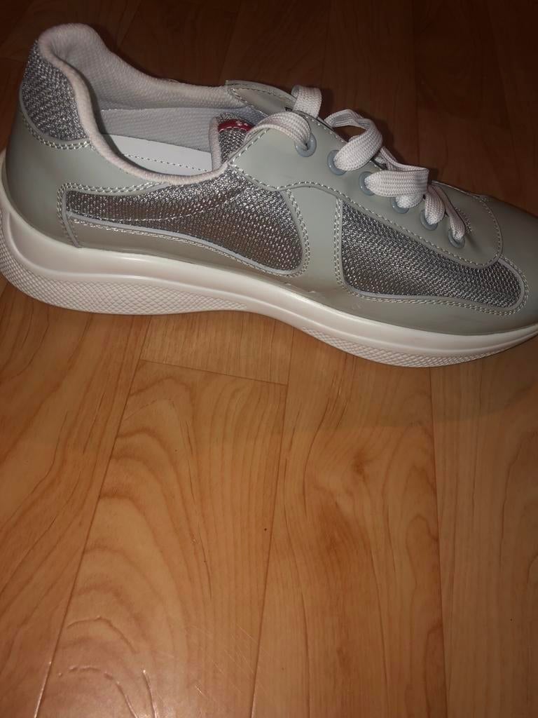 Nieuwe grijze Prada sneakers - ongedragen!, Kleding | Heren, Schoenen, Ophalen of Verzenden, Nieuw, Sneakers of Gympen