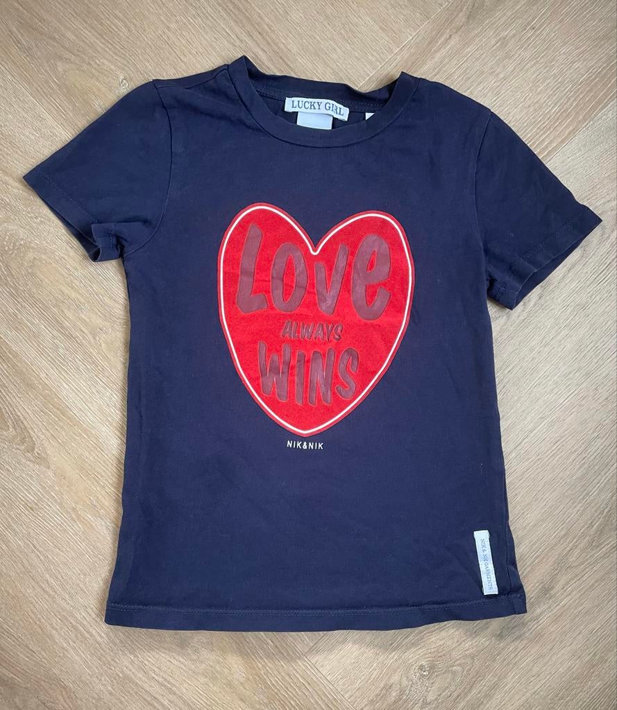 NIK&NIK T-shirt 'Love Always Wins' Maat 128, Verzenden, Zo goed als nieuw, Jongen of Meisje, Shirt of Longsleeve