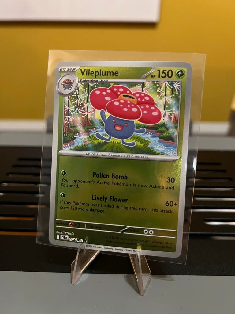 Vileplume Pokémon kaart 003/094 PFL EN - Reverse Holo, Ophalen of Verzenden, Zo goed als nieuw, Losse kaart