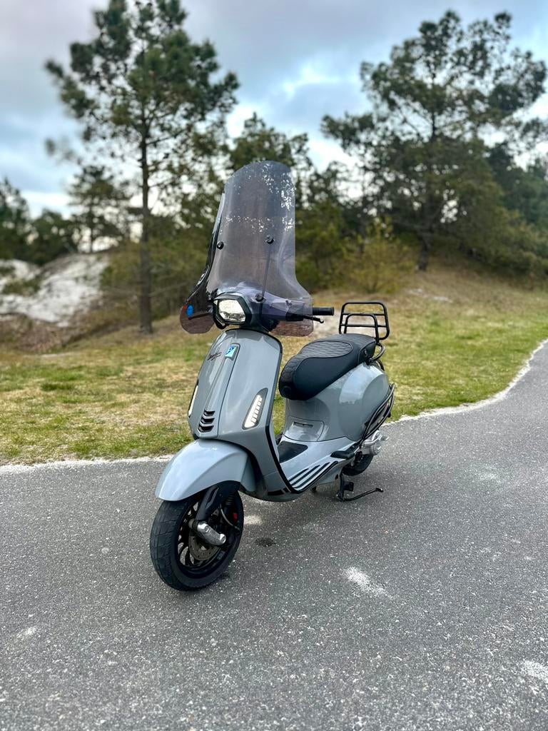 Vespa sprint FULL OPTION, Fietsen en Brommers, Scooters | Vespa, Ophalen of Verzenden, Zo goed als nieuw, Benzine
