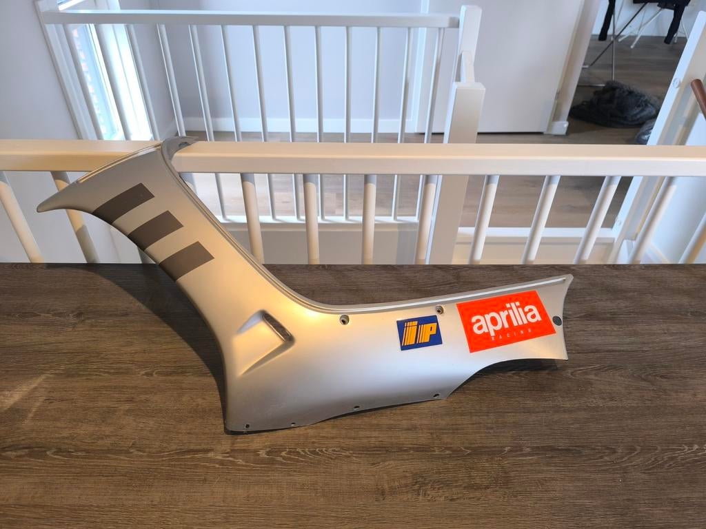 NIEUWSTAAT Aprilia SR 50 Old Onderkuip / Zijkap Max Biaggi, Ophalen of Verzenden, Zo goed als nieuw, Kap, Aprilia