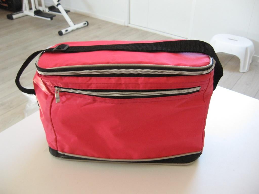 Leuk roze koeltasje 20 x 27 x 16 cm €7,50 met voorvak.., Ophalen of Verzenden, Zo goed als nieuw, Koeltas, Koelelement