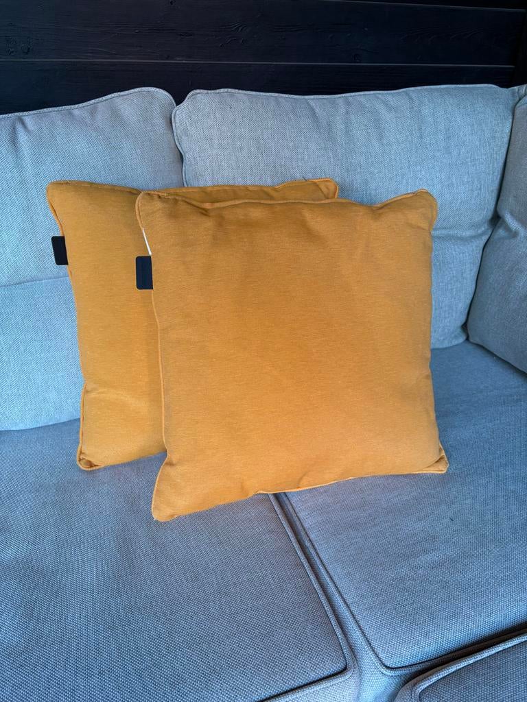 2 Madison tuinkussens okergeel/oranje 42x42 cm, Tuin en Terras, Tuinmeubel-accessoires, Ophalen, Zo goed als nieuw