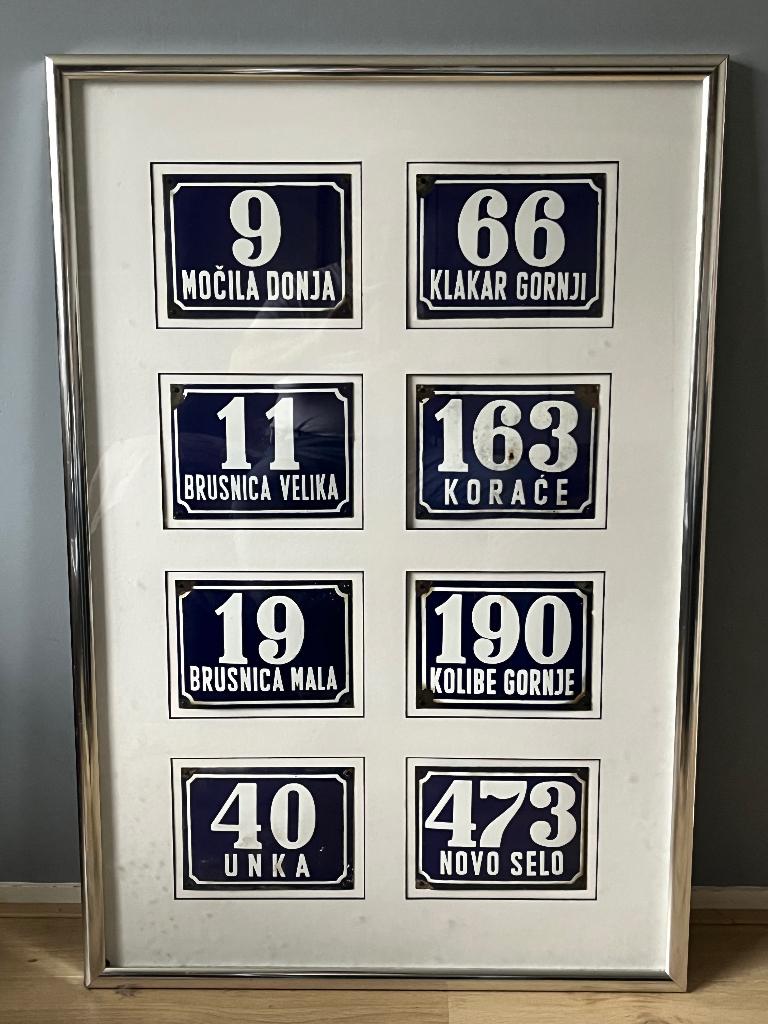 Vintage emaille bordjes - collectie van 8 in lijst, Ophalen
