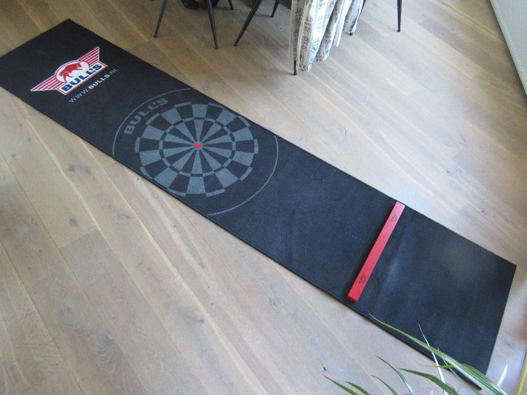 Bull's Carpet Dartmat + Oche 300x60cm met Rode rand Dart mat, Sport en Fitness, Darts, Ophalen of Verzenden, Zo goed als nieuw