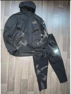 Nike Running Division Trainingspak Maat L, Kleding | Heren, Sportkleding, Maat 52/54 (L), Zwart, Ophalen of Verzenden, Zo goed als nieuw