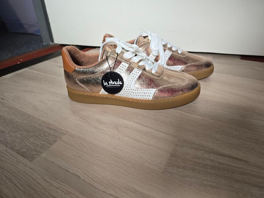 Nieuw la strada maat 38 goud, Kleding | Dames, Schoenen, Ophalen of Verzenden, Nieuw, Overige kleuren, Sneakers of Gympen