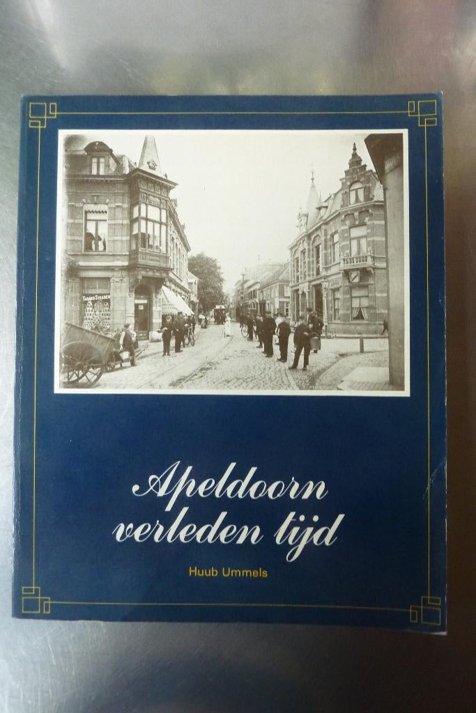 Apeldoorn verleden tijd - Huub Ummels, Ophalen of Verzenden, 20e eeuw of later, Gelezen
