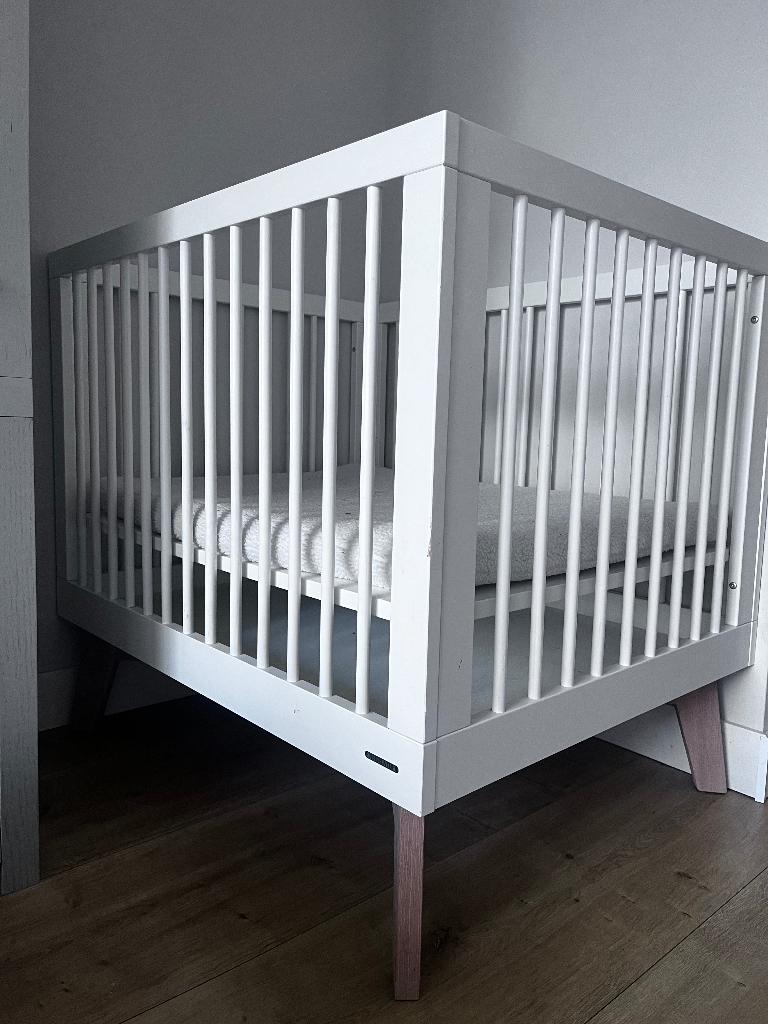 Kidsmill Sixties box wit mat/naturel, Ophalen, Gebruikt, Vierkant, In hoogte verstelbaar