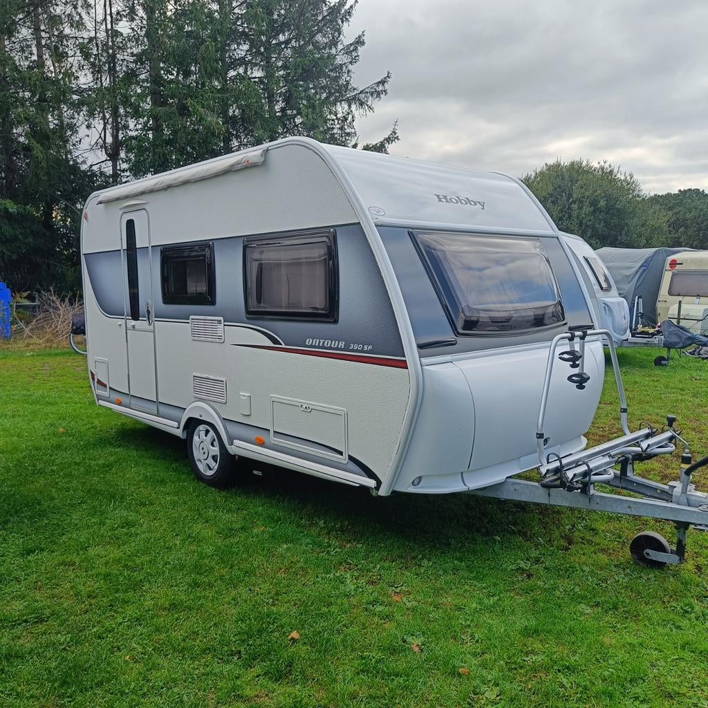 HOBBY 390 SF 2018+MOVER+LUIFEL+VOORT.270 CM DIEP+2 FIETSENDR, Caravans en Kamperen, Hobby, Dwarsbed, Bedrijf, Treinzit