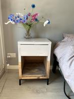 2  Stoere industriele nachtkastjes van steigerhout - Taupe, Ophalen, Gebruikt, Minder dan 45 cm, 55 tot 70 cm