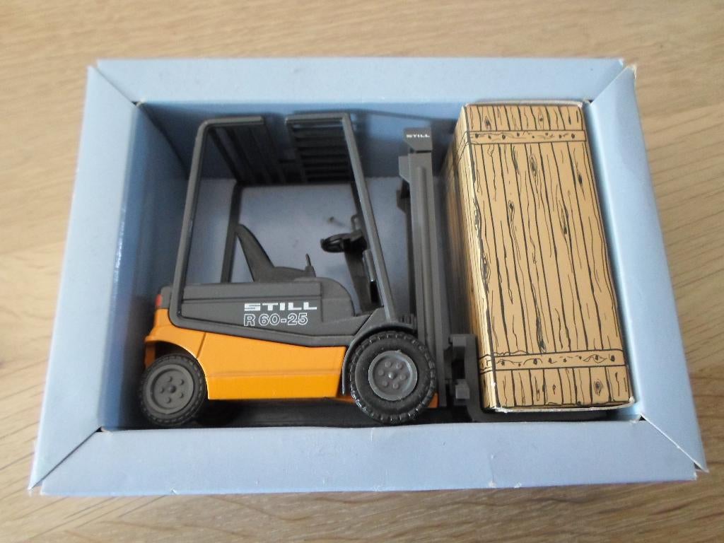 miniatuur Heftruck, Overige merken, Ophalen of Verzenden, Zo goed als nieuw, Groter dan 1:32