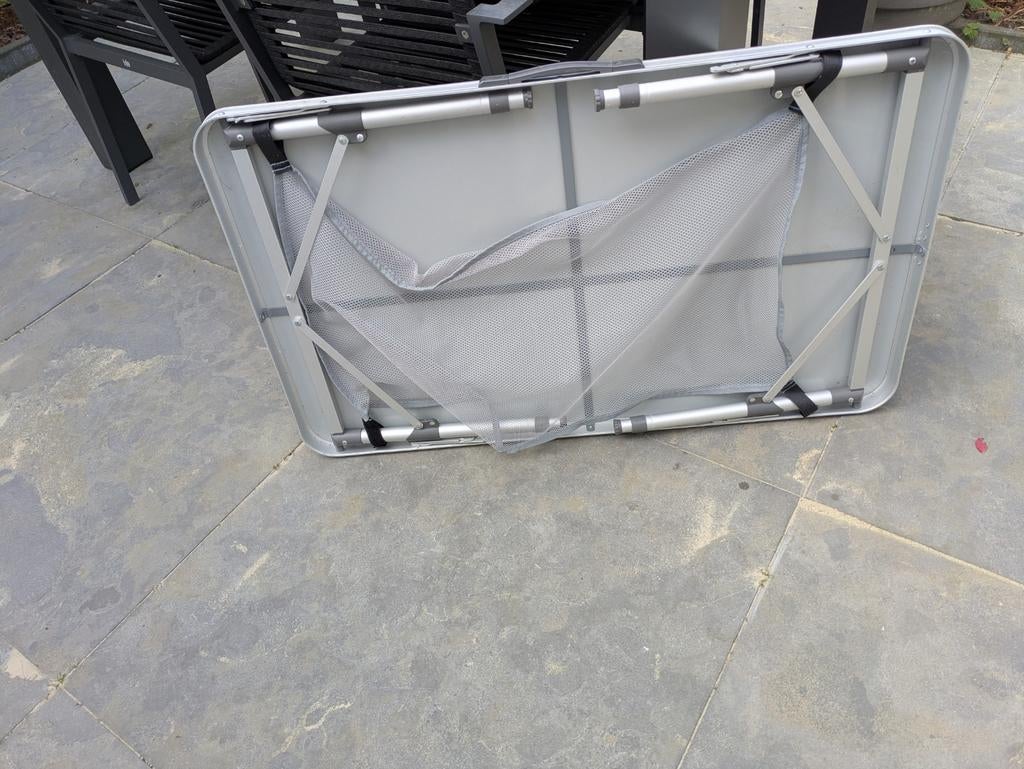 Buitenkansje 🤣, Ophalen, Campingtafel