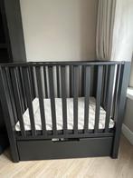 Zwarte box met opberglade - Mees Box Mat Zwart, Kinderen en Baby's, Boxen, Ophalen, Zo goed als nieuw, Vierkant, In hoogte verstelbaar