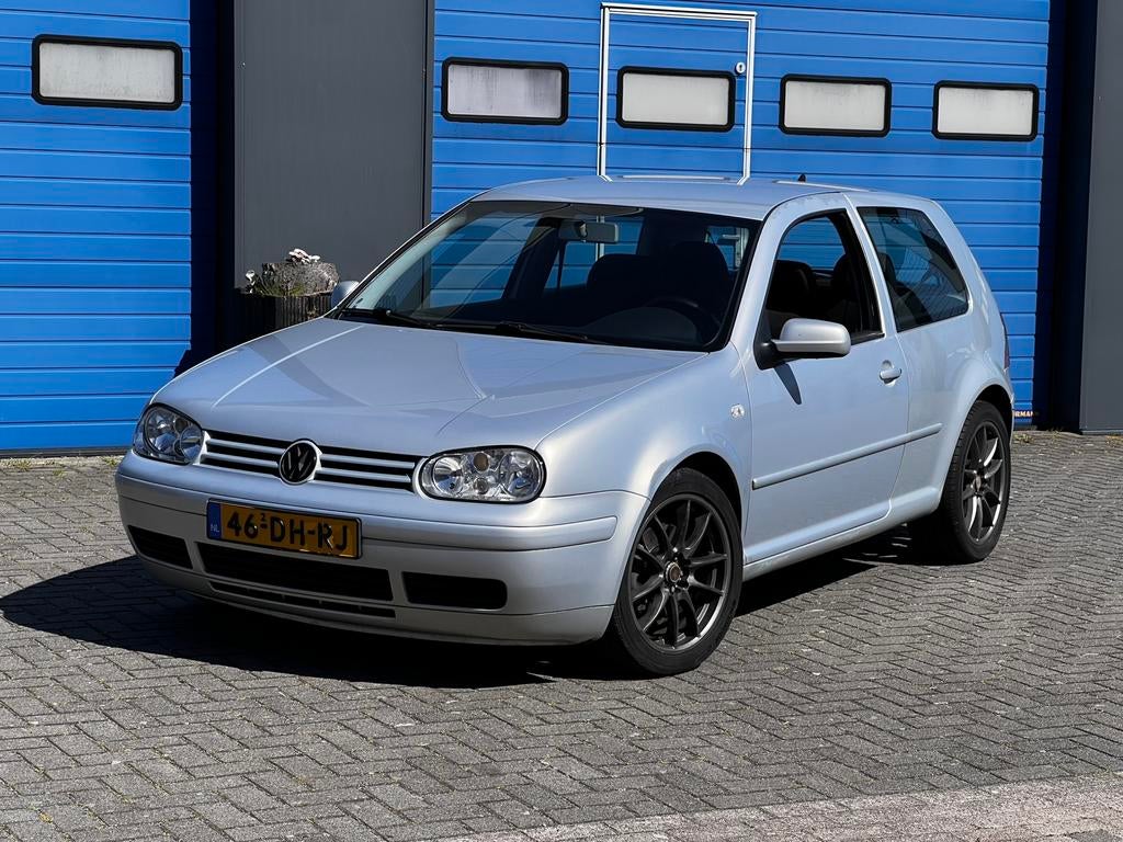 Volkswagen Golf 2.3 V5 110KW 1999 Grijs, Auto's, Voorwielaandrijving, 1204 kg, 149 pk, Zilver of Grijs