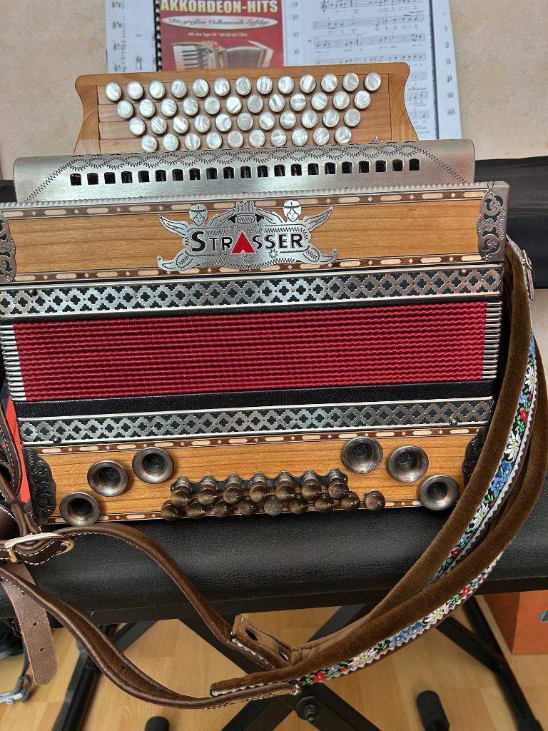 Te Koop Strasser Steirische Harmonika Profi Natuur  GCFB, Muziek en Instrumenten, Overige formaten, Met koffer, Zo goed als nieuw