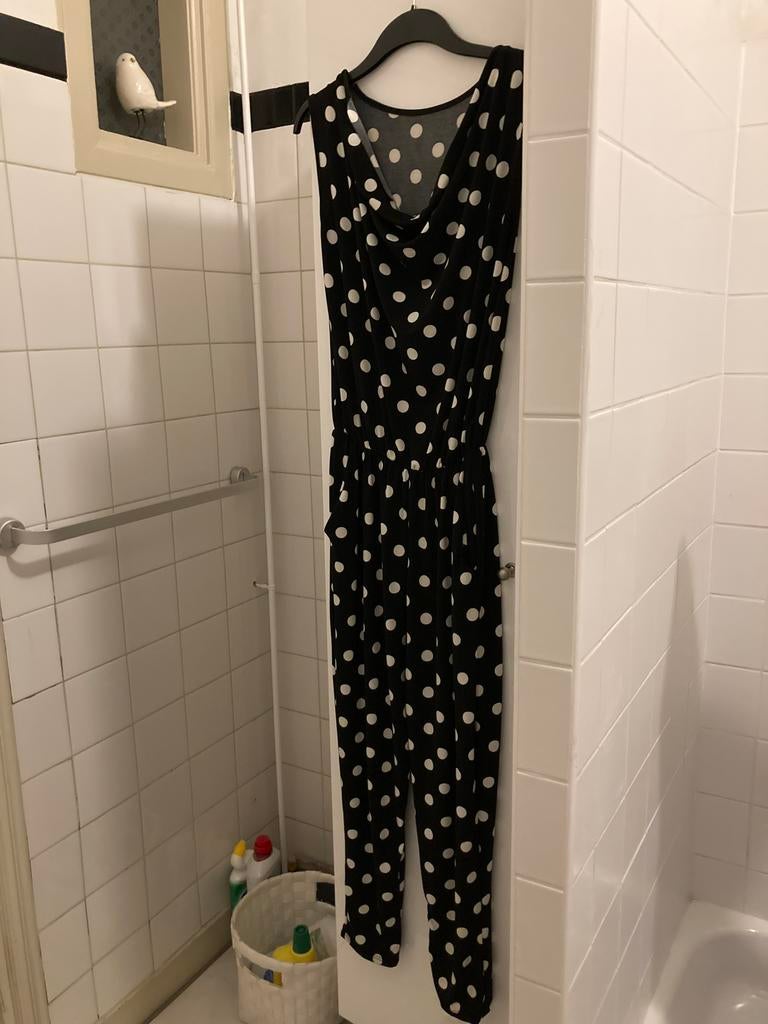 Jumpsuit zwart met witte stippen mt M, Kleding | Dames, Jumpsuits, Ophalen of Verzenden, Zo goed als nieuw, Zwart