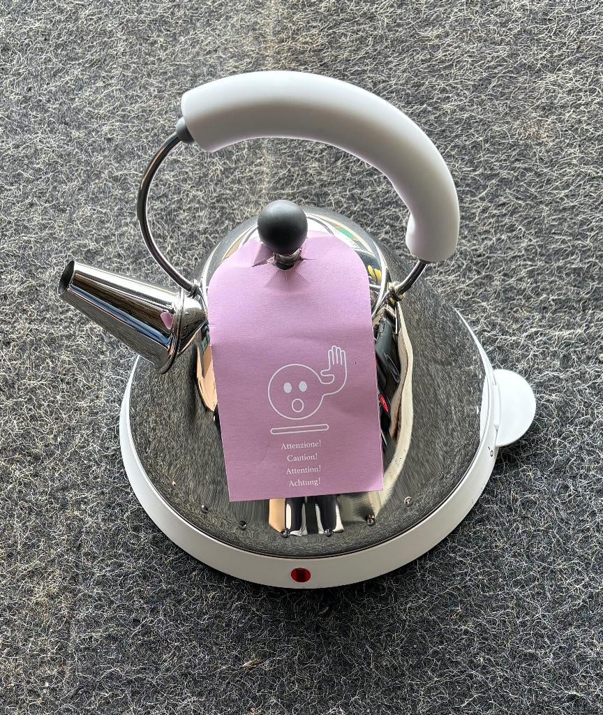 Nieuwe ALESSI elektrische 1,5 liter waterkoker MG32 W, 1 tot 2 liter, Ophalen of Verzenden, Nieuw, Rvs