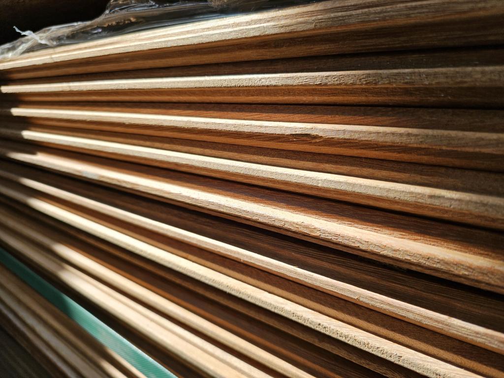 MES/GROEF HARDHOUT GEVELBEKLEDING 21x120x3050   LOURO GAMELA, Ophalen of Verzenden, Nieuw, 250 cm of meer, Planken