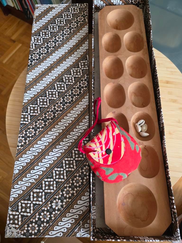 Mancala Congklak spel met schelpen, Ophalen of Verzenden, Gebruikt