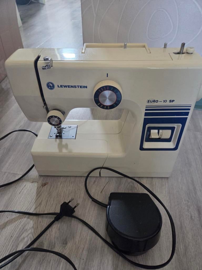 Lewenstein Euro-10 SP naaimachine, Ophalen