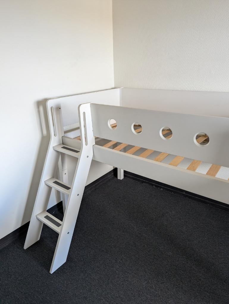 Halfhoogslaper met glijbaan – wit – meegroeibed kinderbed, Ophalen, Gebruikt, Halfhoogslaper