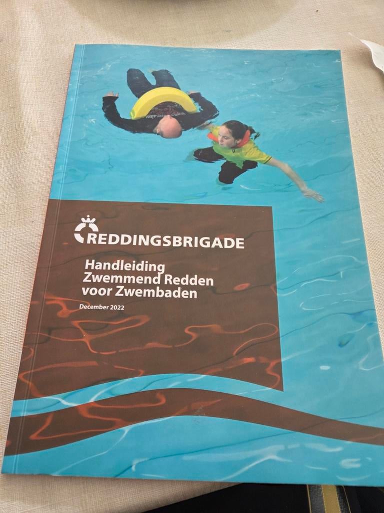 Handleiding Zwemmend Redden voor Zwembaden, Boeken, Ophalen of Verzenden