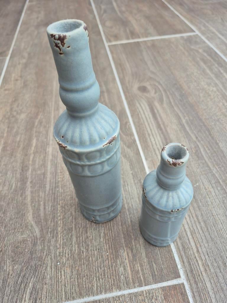 Twee vaasjes, lichtblauw, Ophalen of Verzenden