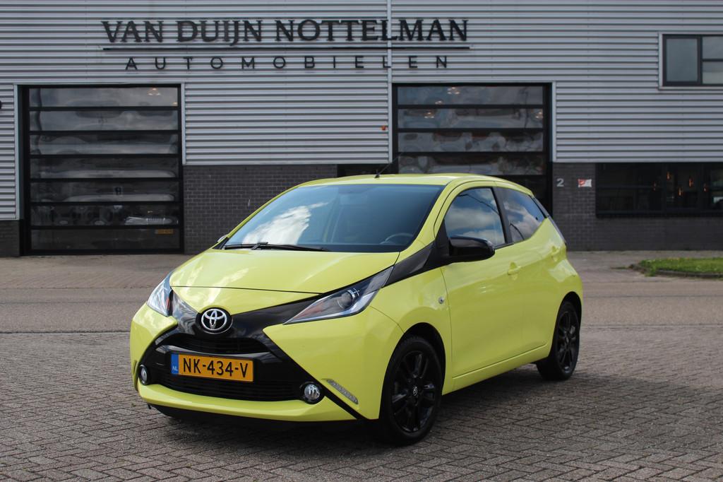 Toyota Aygo 1.0 VVT-i X-Cite / Carplay / Camera / N.A.P., Voorwielaandrijving, Stof, Gebruikt, Overige kleuren