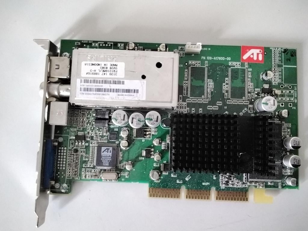 AGP videokaart met ATI All-in-Wonder Radeon 9200SE chip, Ophalen of Verzenden