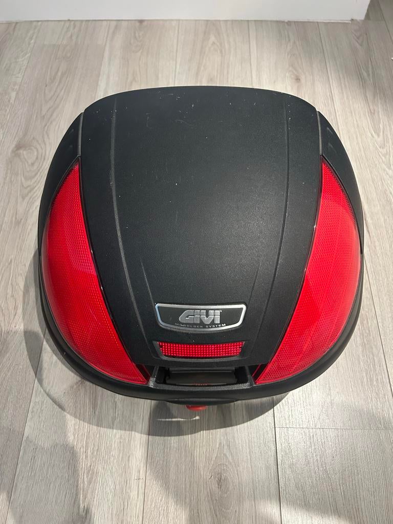Givi topkoffer monoblock voor motor of scooter, Ophalen of Verzenden, Gebruikt
