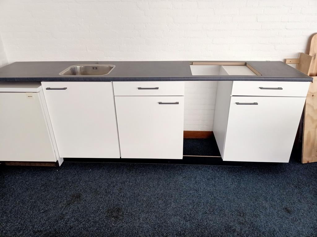 Keukenblok. Ophalen in Wyler, Huis en Inrichting, Keuken | Complete keukens, Ophalen, Zo goed als nieuw, Wit, Enkelwandige keuken
