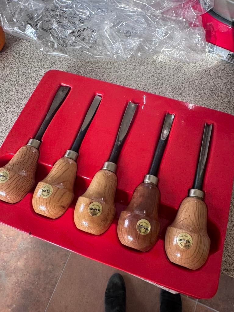 Houtbewerking gutsen, Ophalen, Zo goed als nieuw