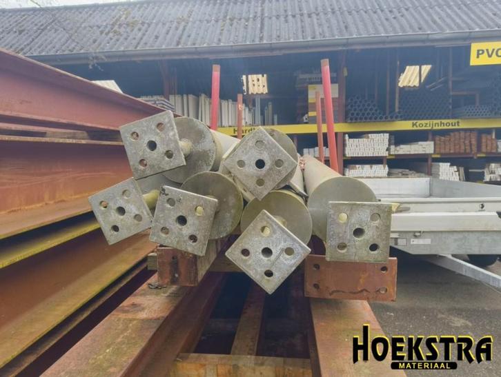 Gegalvaniseerde stalen staanders met voetplaat | €75 p/st, Doe-het-zelf en Verbouw, Metalen, Gebruikt, IJzer, Ophalen