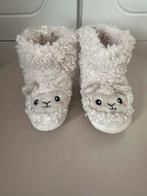 H&M Witte Fluffy Slofjes met Schaapjes - Maat 20/21, Kinderen en Baby's, Babykleding | Schoentjes en Sokjes, Ophalen of Verzenden
