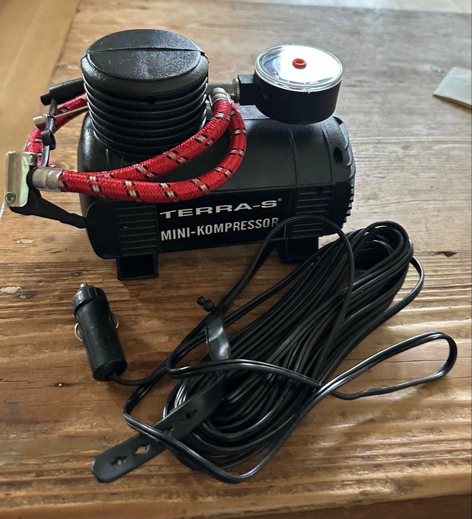 Terra-S Mini-Kompressor 12V met 10m kabel en reparatieset, Ophalen, Gebruikt, Universele onderdelen
