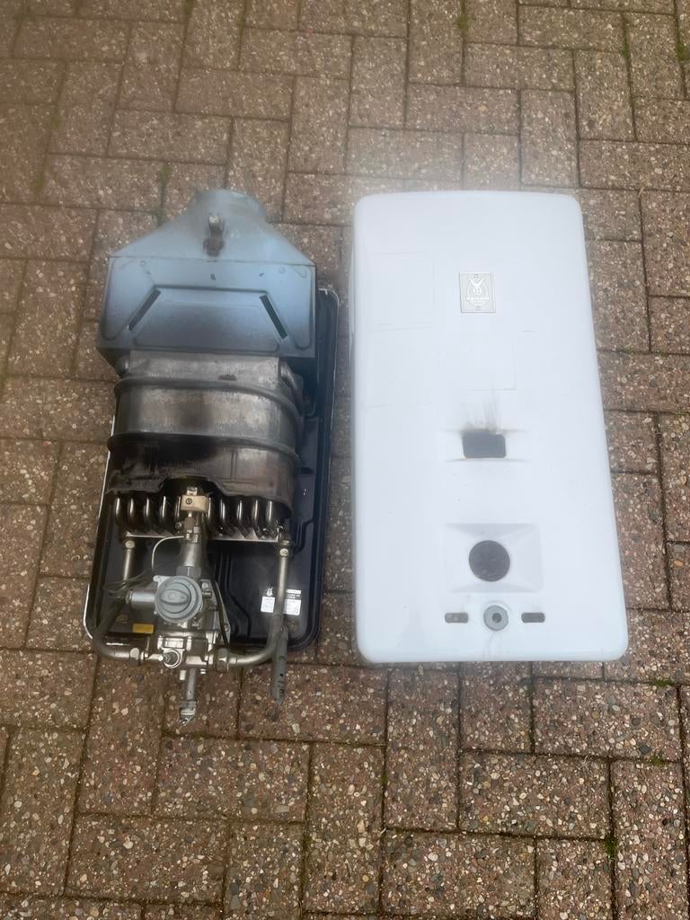 Oude Vaillant geiser mag 250/6 kapot (onderdelen/verzamelaar, Doe-het-zelf en Verbouw, Geisers en Boilers, Ophalen, Gebruikt, Aardgas