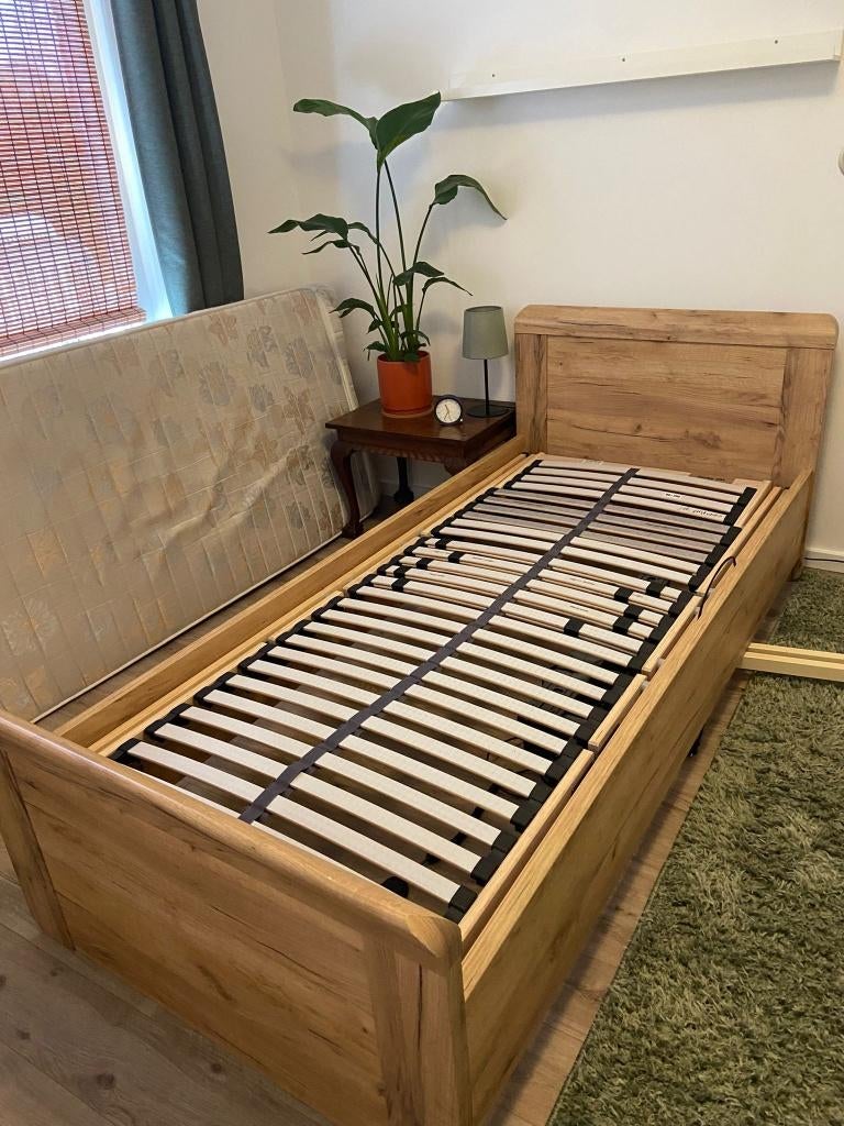 gratis elektrisch verstelbaar bed, Huis en Inrichting, Slaapkamer | Bedden, Ophalen, Verstelbaar, 90 cm, Eenpersoons