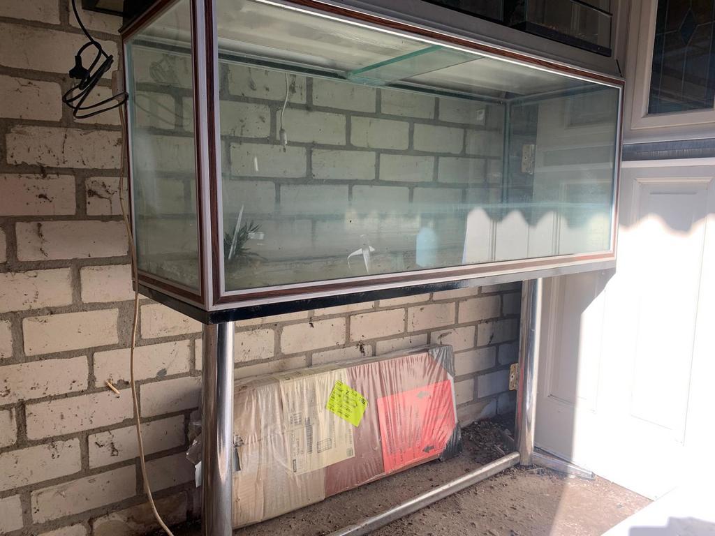 Terrarium met onderstel, Dieren en Toebehoren, 110 cm of meer, Zo goed als nieuw, Hok, Ophalen