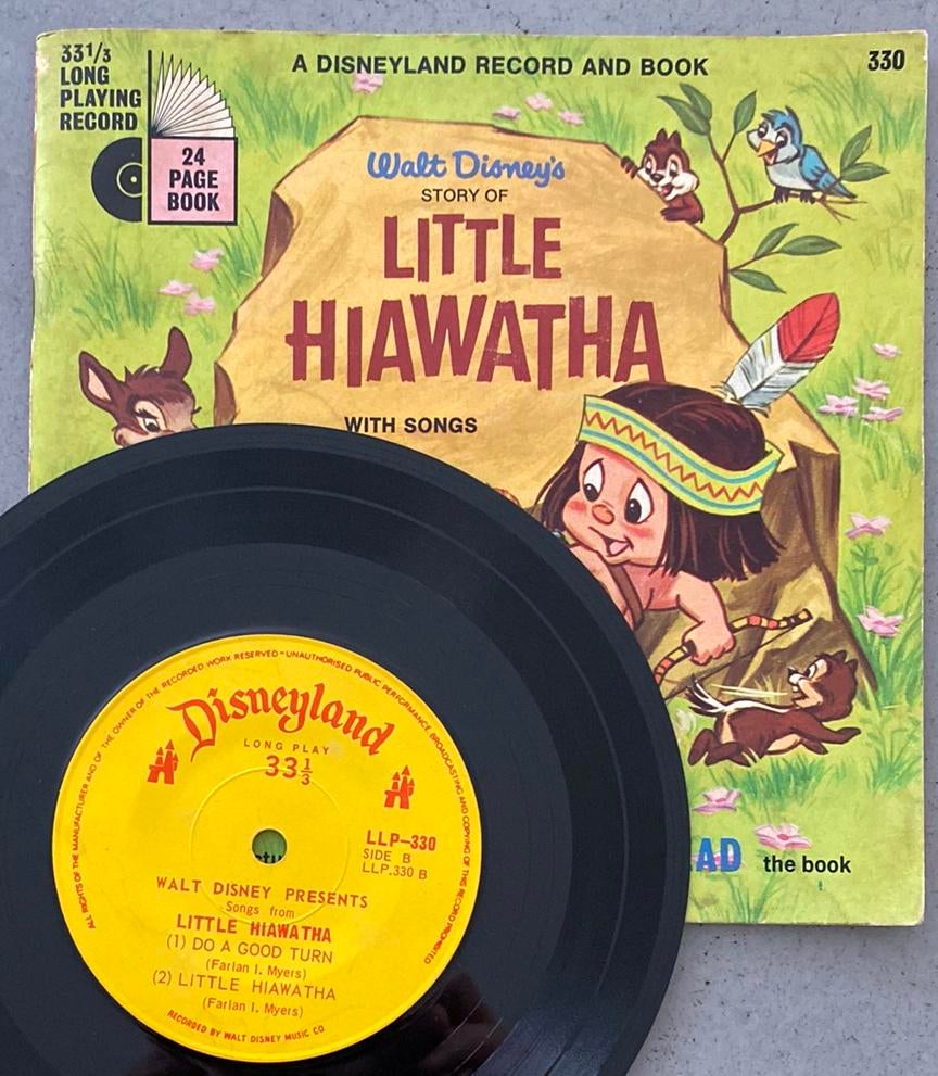 Walt Disney’s story of Little Hiawatha + vinyl  (1968), Ophalen of Verzenden, Gebruikt, Verhaal of Sprookje