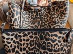 Nieuwe Guess dames tas met make-up tas - Leopard print, Sieraden, Tassen en Uiterlijk, Tassen | Damestassen, Ophalen of Verzenden