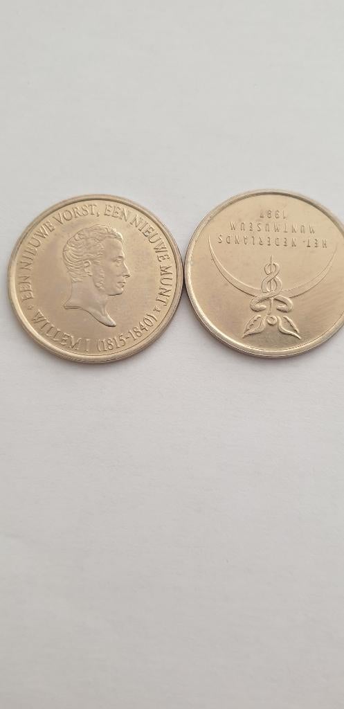 2974 een nieuwe vorst een nieuwe munt 1815-1840 willem I, Postzegels en Munten, Penningen en Medailles, Verzenden, Overige materialen
