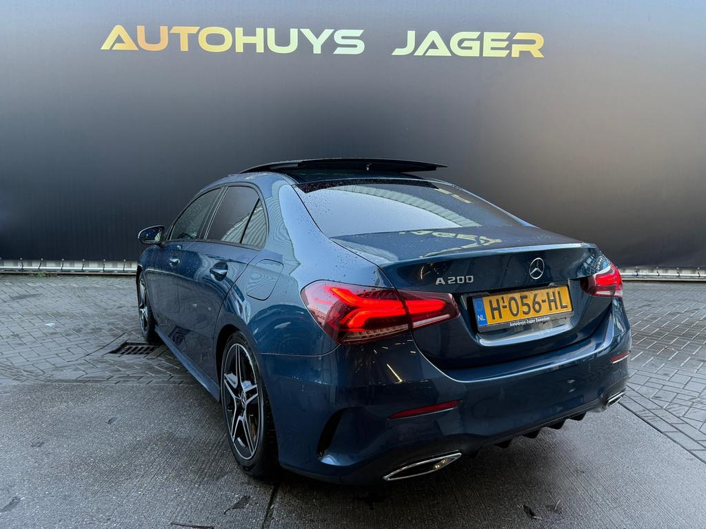 Mercedes-Benz A-klasse 200 Business Solution AMG Pano Camera, Gebruikt, 4 cilinders, Blauw, 163 pk