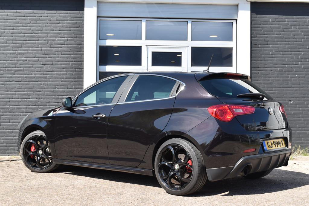 Alfa Romeo Giulietta 1.7 TBi 241pk Quadrifoglio Verde Automa, Auto's, Alfa Romeo, Gebruikt, 4 cilinders, Zwart, 1000 kg