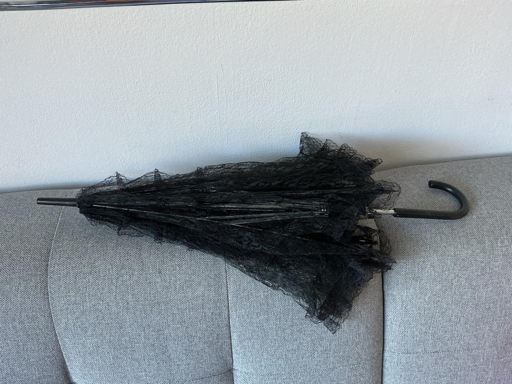 Elegante Zwarte Kanten Parasol - Gothic Stijl, Ophalen of Verzenden, Transparant, Zo goed als nieuw, Zwart