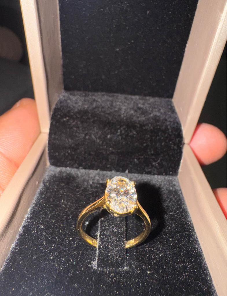 Prachtige 18kt Gouden Ring met Ovaal Geslepen Diamant, Sieraden, Tassen en Uiterlijk, Ringen, Ophalen of Verzenden, Zo goed als nieuw